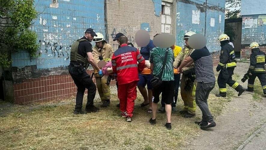 На Дніпропетровщині разом з балконом впала жінка з 5-го поверху 