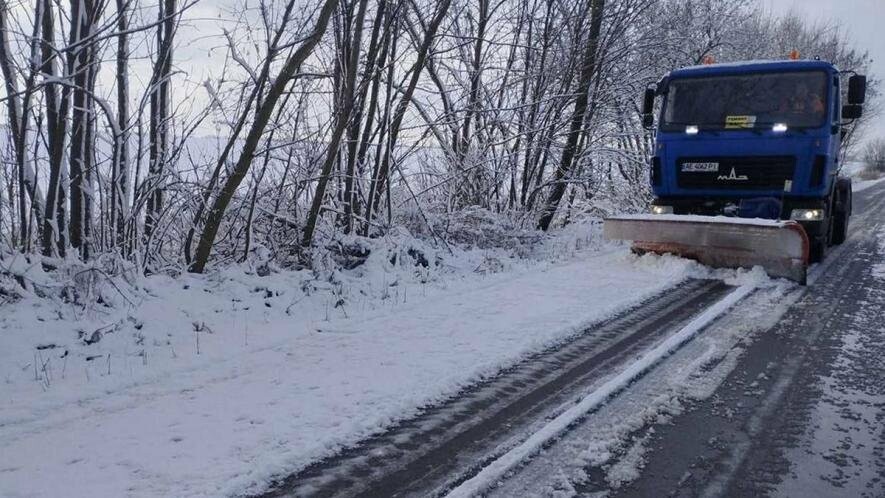 100 одиниць техніки працює на дорогах Дніпропетровської області