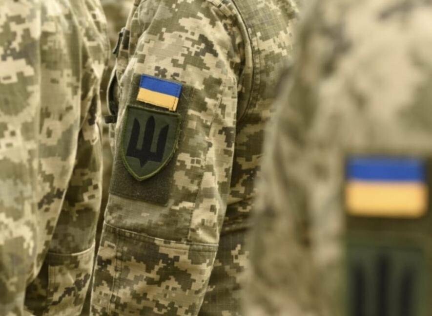 Виїзд чоловіків призовного віку за кордон: що думають у Раді