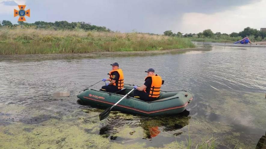 Тіло чоловіка дістали з річки рятувальники на Дніпропетровщині 
