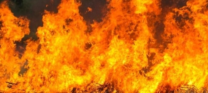 На Бєлгородщині палала нафтобаза та завод, який виробляє конструкції для відбудови Кримського мосту, - ВІДЕО