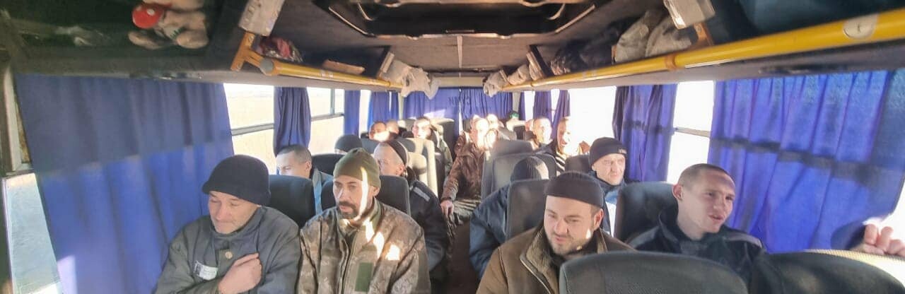 СБУ показала перші хвилини зустрічі 60 наших військових, яких повернули з полону, - ВІДЕО