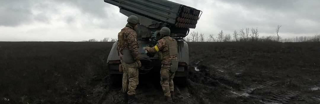 Підрозділи ракетних військ і артилерії Сил оборони України уразили пункт управління, 5 районів зосередження живої сили та військової техніки противника та 2 позицій зенітно-ракетних комплексів окупантів, - Генштаб 