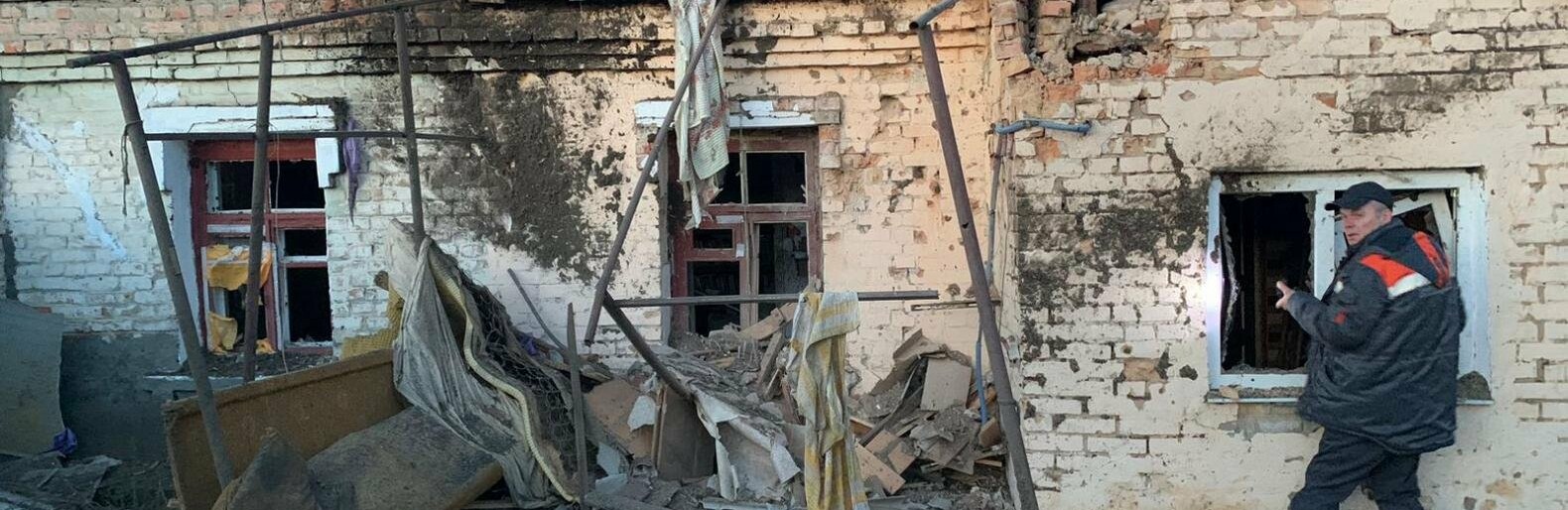 Російські військові обстріляли житлові будинки Нікополя та Марганця - поліцейські документують воєнні злочини рф, - ФОТО 