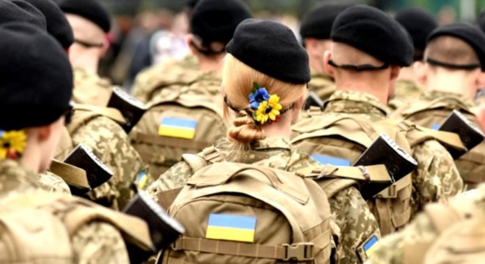 Чи штрафуватимуть жінок, які не стануть на військовий облік? Пояснює юрист