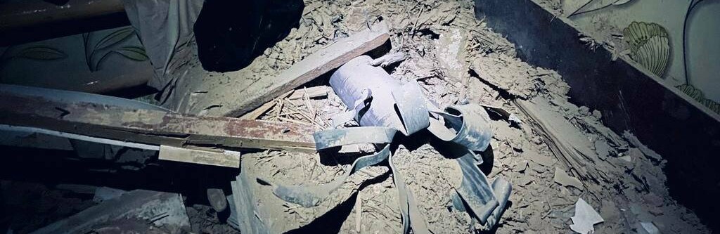 В Марганці один снаряд влучив в будинок, де перебувала молода жінка і шестеро дітей