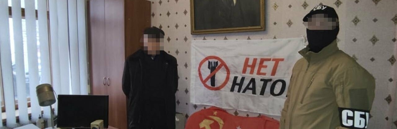 У Києві, Дніпрі і Кривому Розі СБУ провела обшуки у представників заборонених політичних партій: знайшли зброю, георгіївські стрічки та російські прапори, - ФОТО 