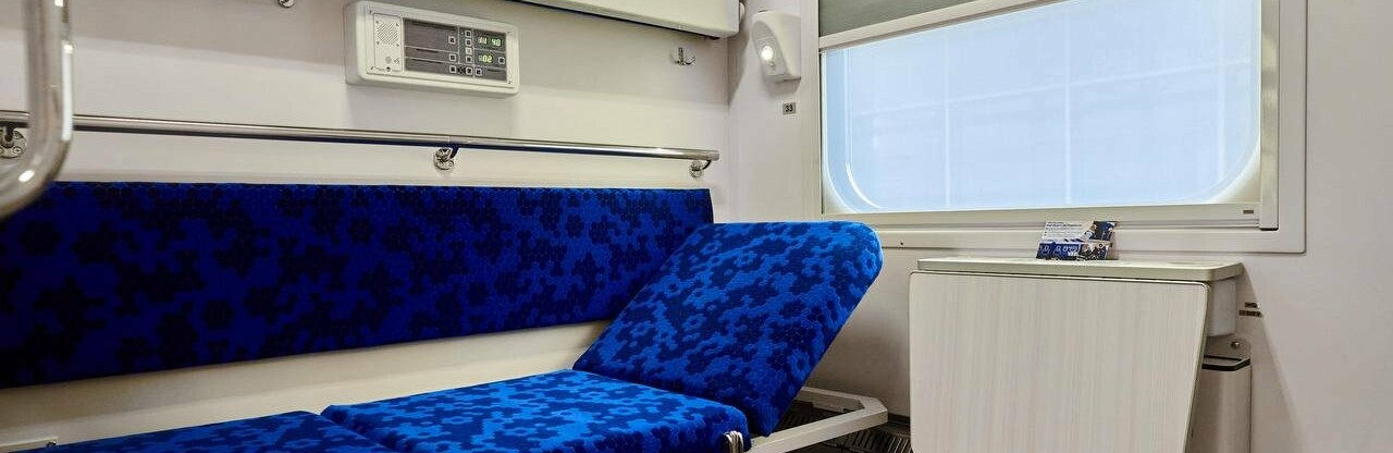 Нові вагони для пасажирів з інвалідністю регулярно курсуватимуть у складах поїздів зі столиці до Кривого Рогу та Херсона, - ФОТО
