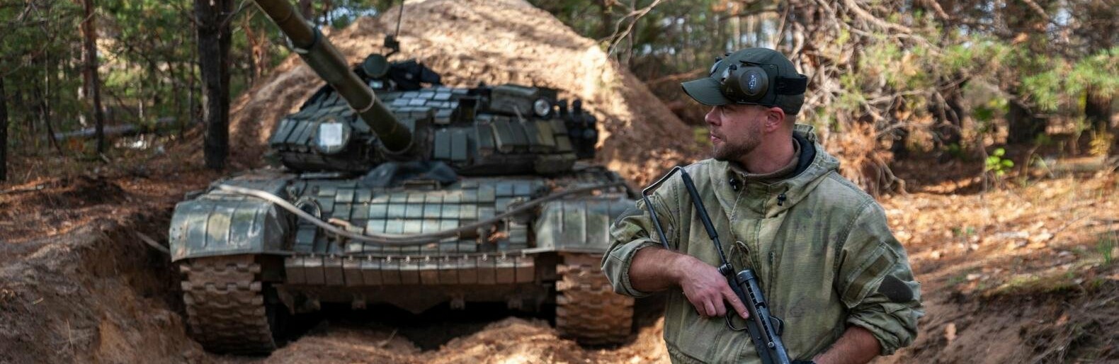 Ворог продовжує обладнання оборонних рубежів на лівому березі Дніпра та веде наступ на Бахмутському, Авдіївському і Новопавлівському напрямках, - ВІДЕО