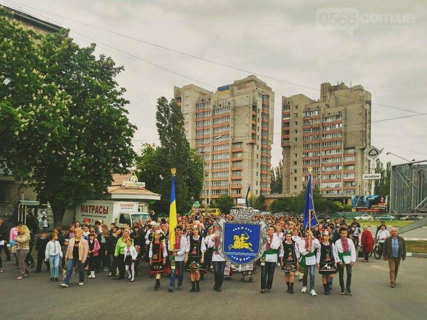 Праздник вышиванки: День национального костюма в Никополе, фото-5 Праздник вышиванки: День национального костюма в Никополе, фото-5