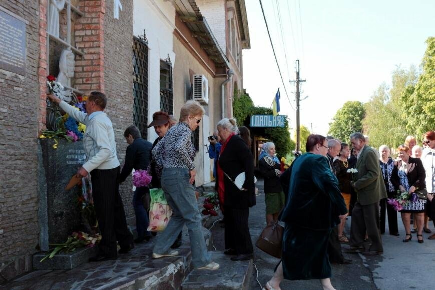 Митинг ко Дню памяти жертв политических репрессий в Никополе, фото-11 Митинг ко Дню памяти жертв политических репрессий в Никополе, фото-11