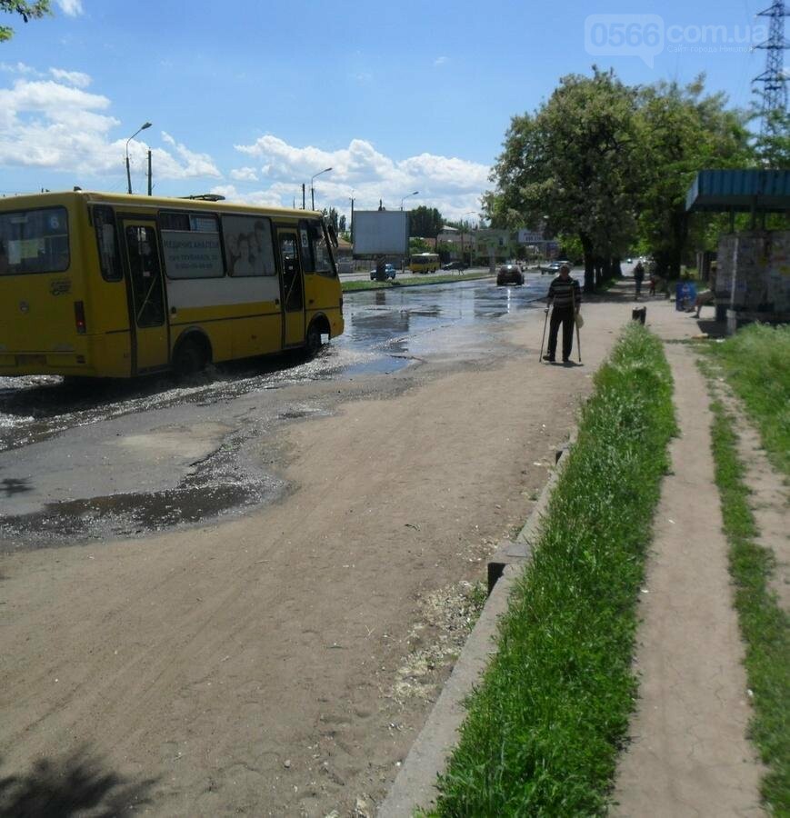 Потоп на проезжей части улицы в Никополе, фото-8 Потоп на проезжей части улицы в Никополе, фото-8