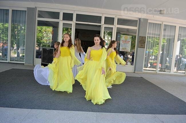 Танцевальные "пятницы" для никопольчан от Дома торжественны..., фото-1 Танцевальные "пятницы" для никопольчан от Дома торжественных событий, фото-1