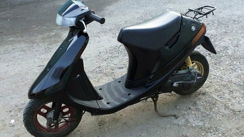 В Никополе со двора знакомого, молодой человек украл скутер Suzuki