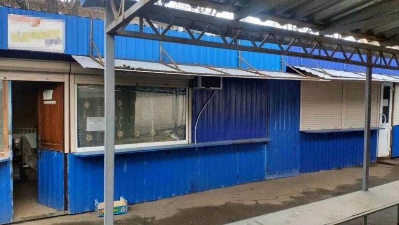 В Никополе угрожал кухонным топором продавцу магазина 29-летний мужчина 