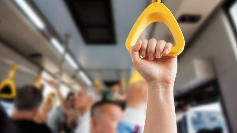 В Никополе из-за резкого торможения транспорта пассажирка автобуса получила травмы 