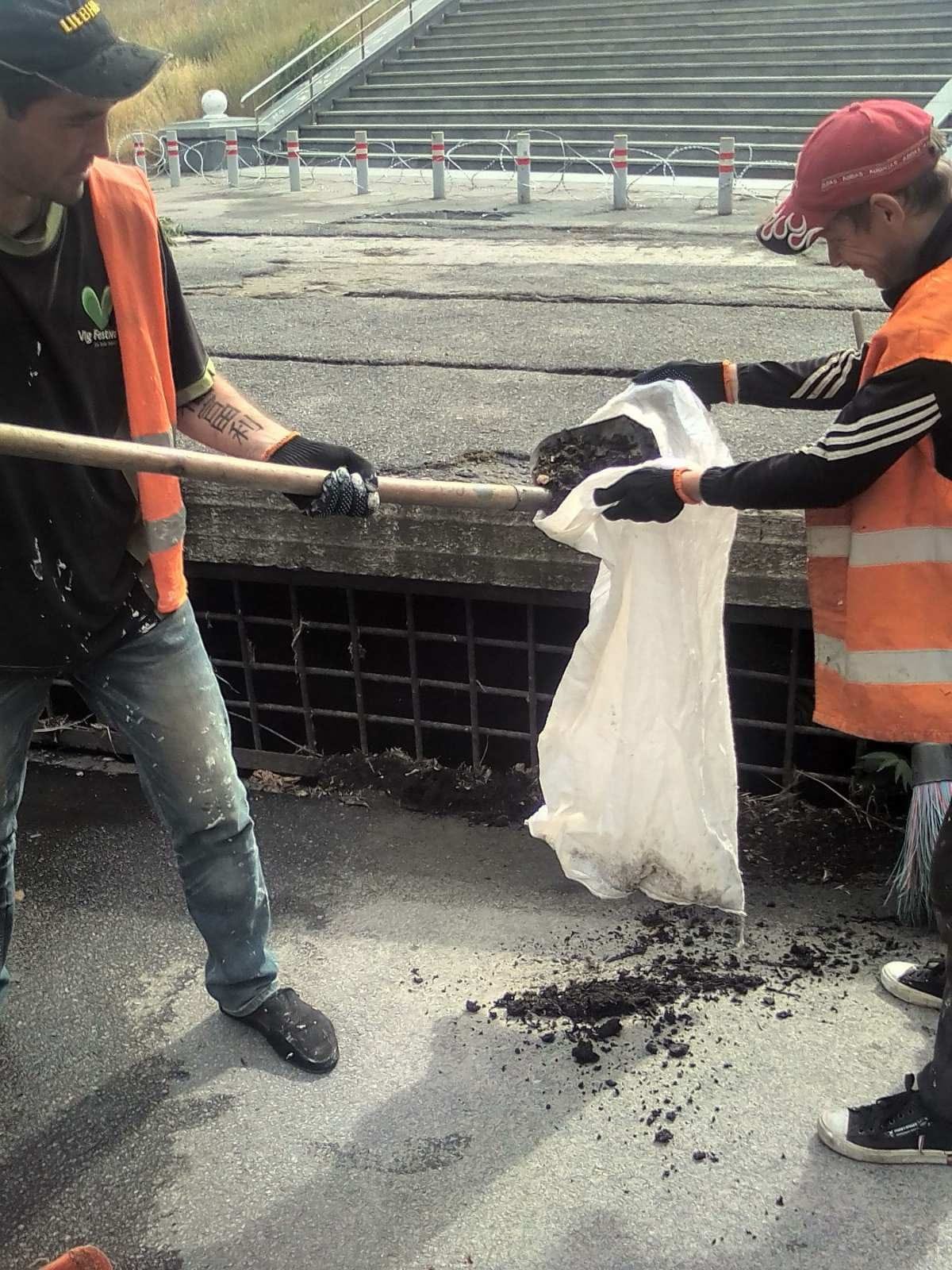У Нікополі почали процес заміни старих дірявих урн